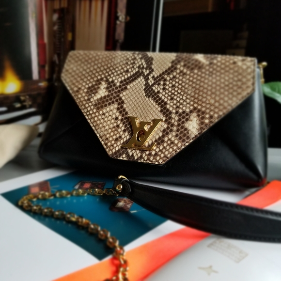 Louis Vuitton Love Note - Picture 16 of 16